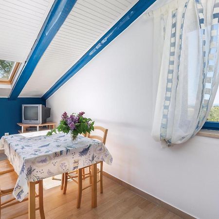 Cozy Apartment In Tar With House Sea View Tar-Vabriga Bagian luar foto