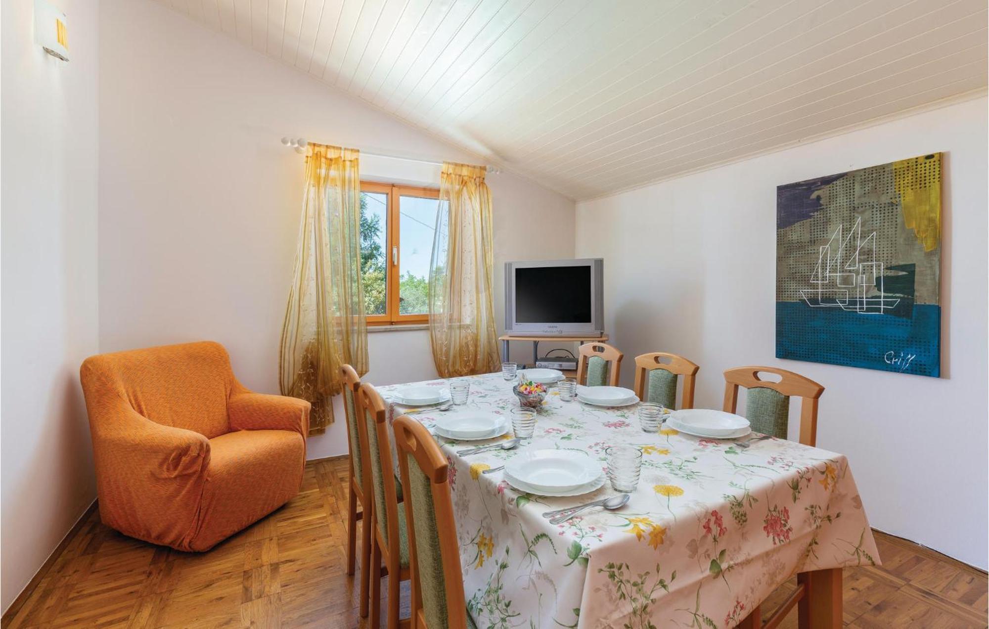 Cozy Apartment In Tar With House Sea View Tar-Vabriga Bagian luar foto