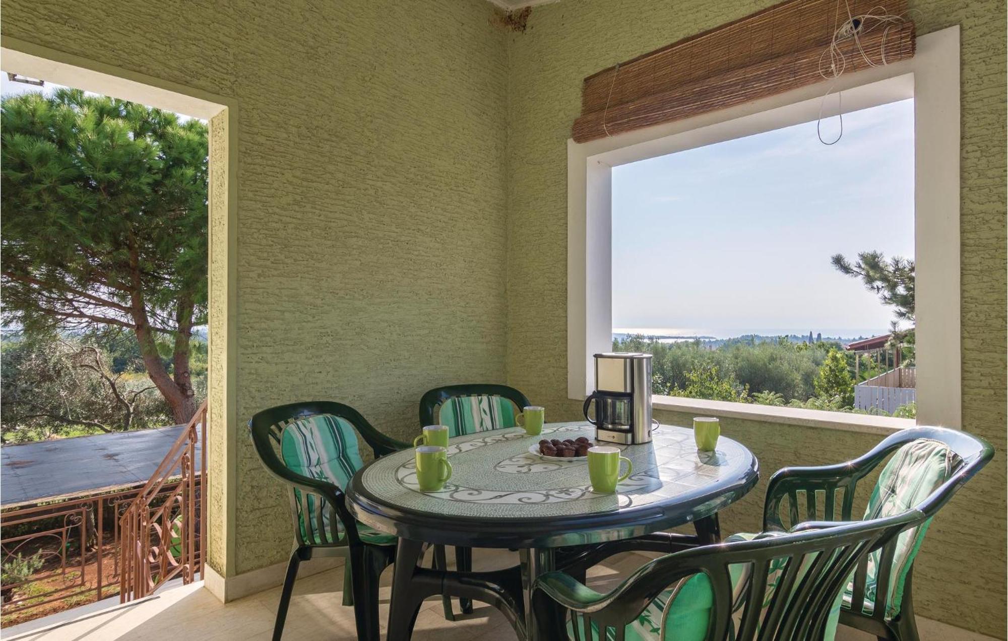 Cozy Apartment In Tar With House Sea View Tar-Vabriga Bagian luar foto