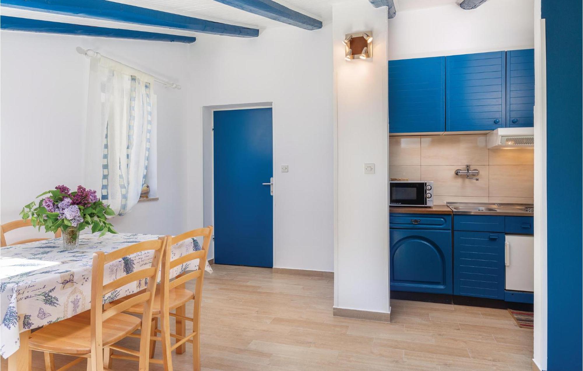 Cozy Apartment In Tar With House Sea View Tar-Vabriga Bagian luar foto