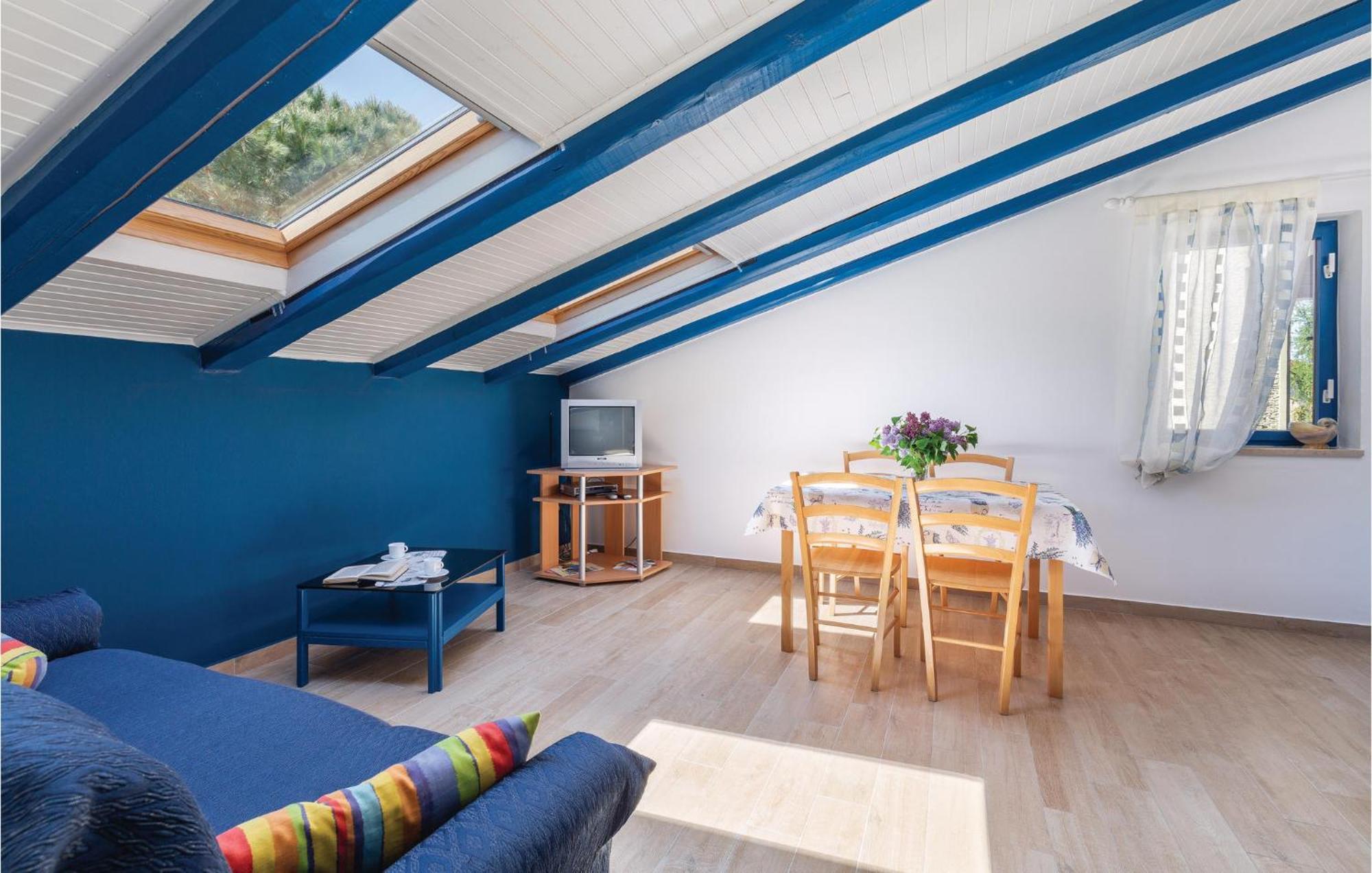 Cozy Apartment In Tar With House Sea View Tar-Vabriga Bagian luar foto