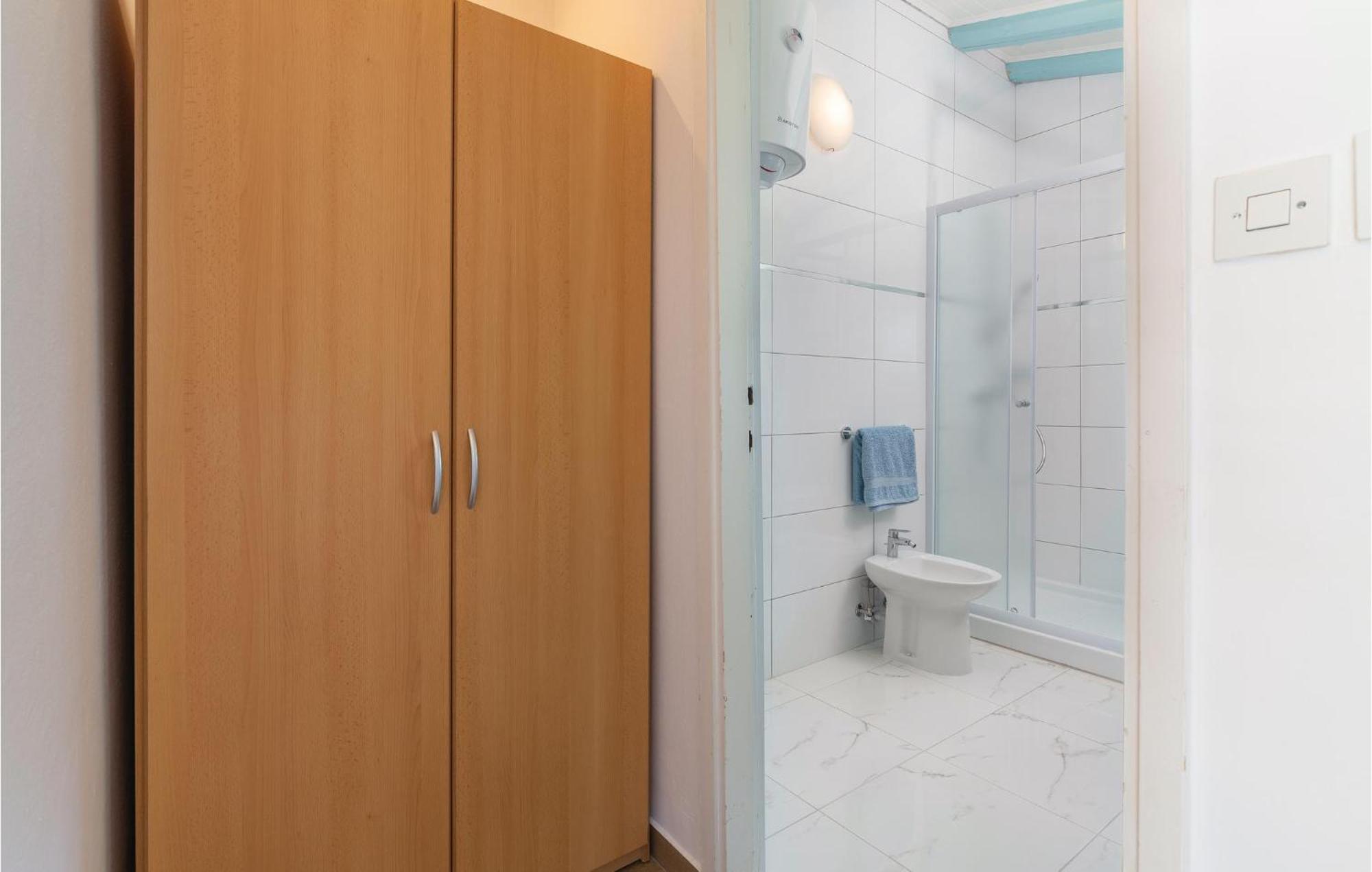 Cozy Apartment In Tar With House Sea View Tar-Vabriga Bagian luar foto