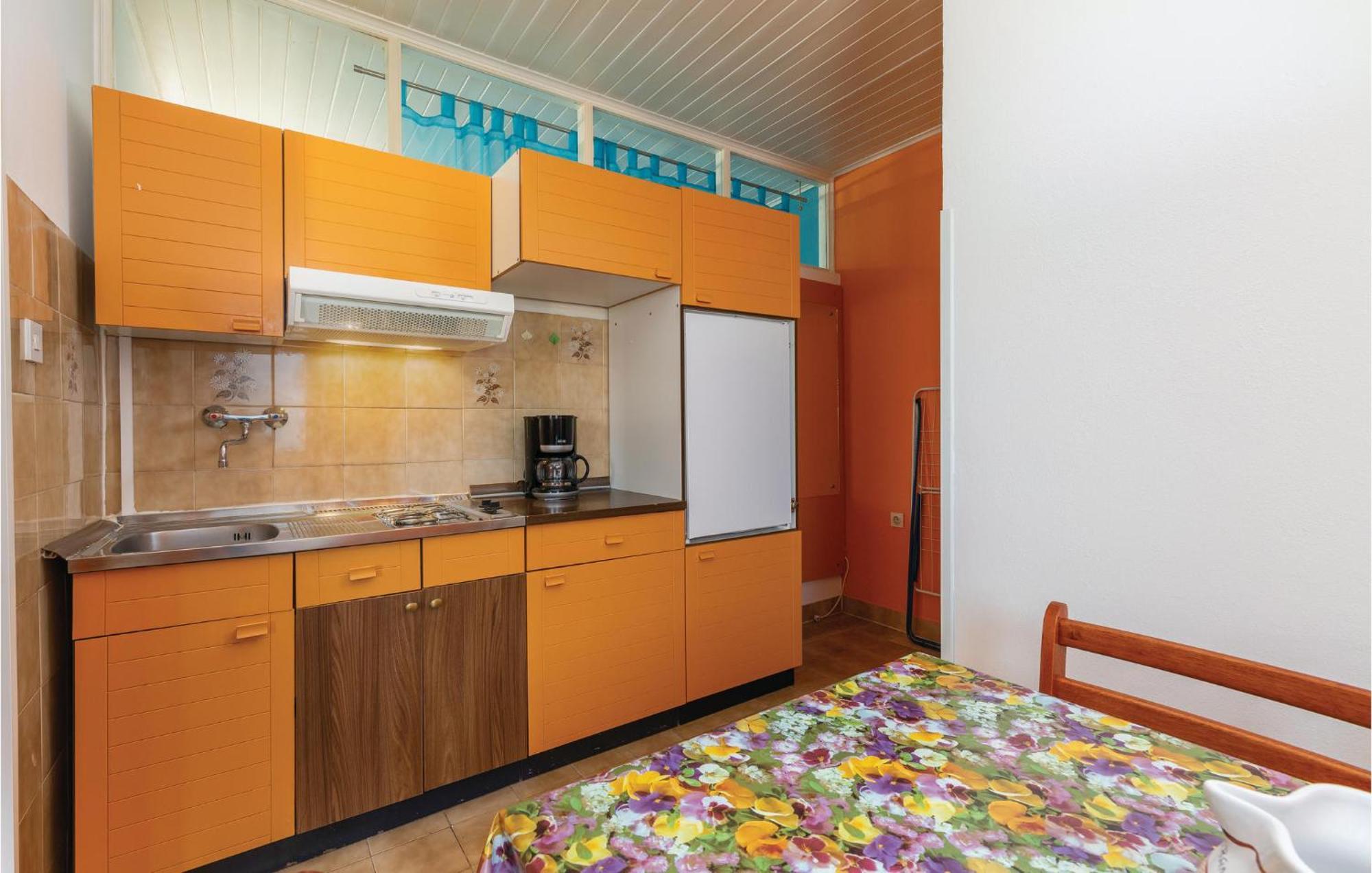 Cozy Apartment In Tar With House Sea View Tar-Vabriga Bagian luar foto