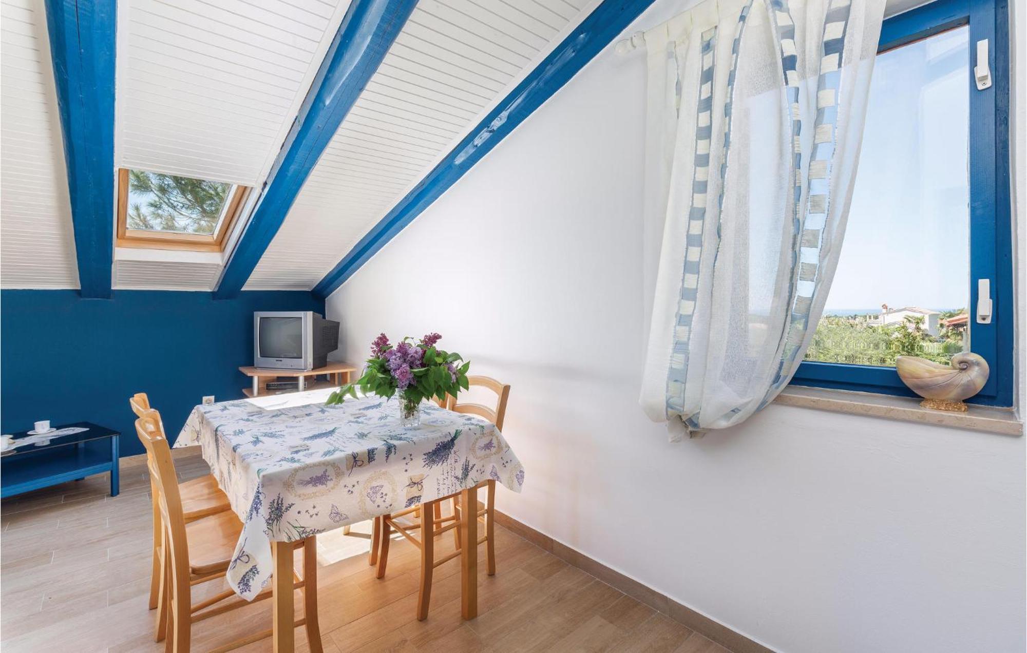 Cozy Apartment In Tar With House Sea View Tar-Vabriga Bagian luar foto