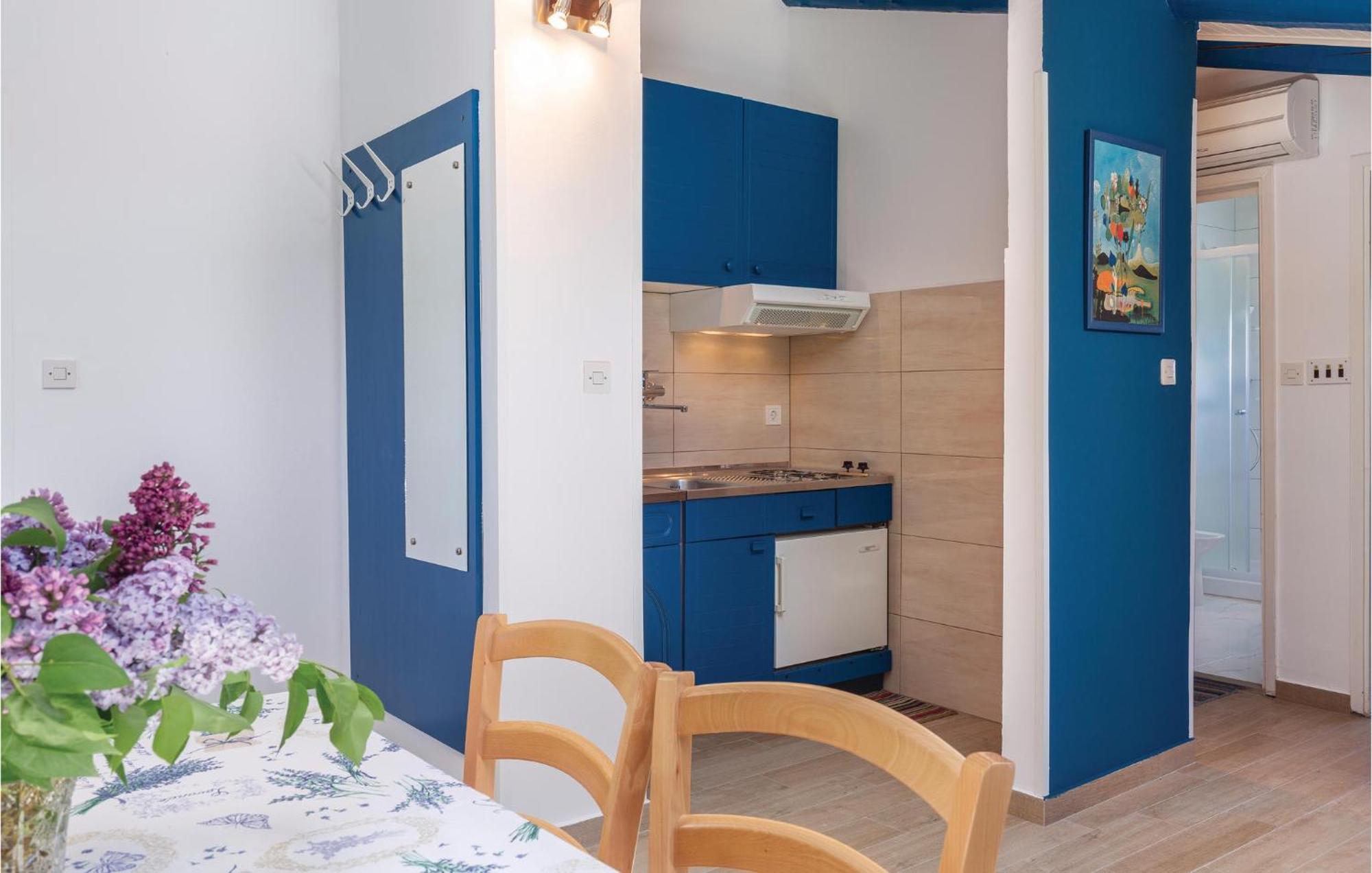 Cozy Apartment In Tar With House Sea View Tar-Vabriga Bagian luar foto