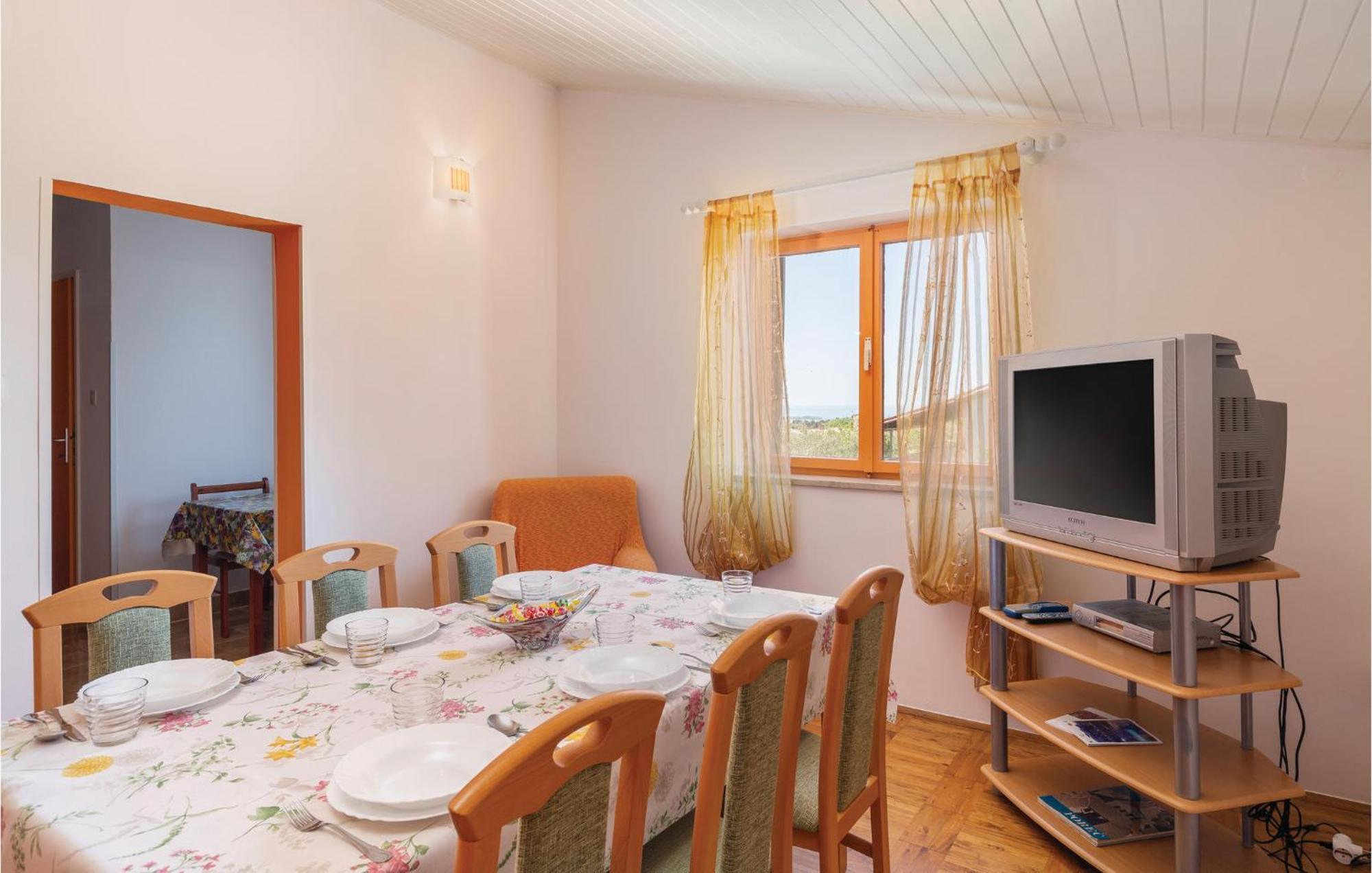 Cozy Apartment In Tar With House Sea View Tar-Vabriga Bagian luar foto